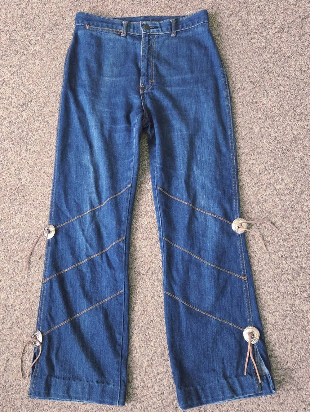 Vintage 70s Cowgirl Western Jeans Sheplers Equestrian Medallion Fringe Womens 29